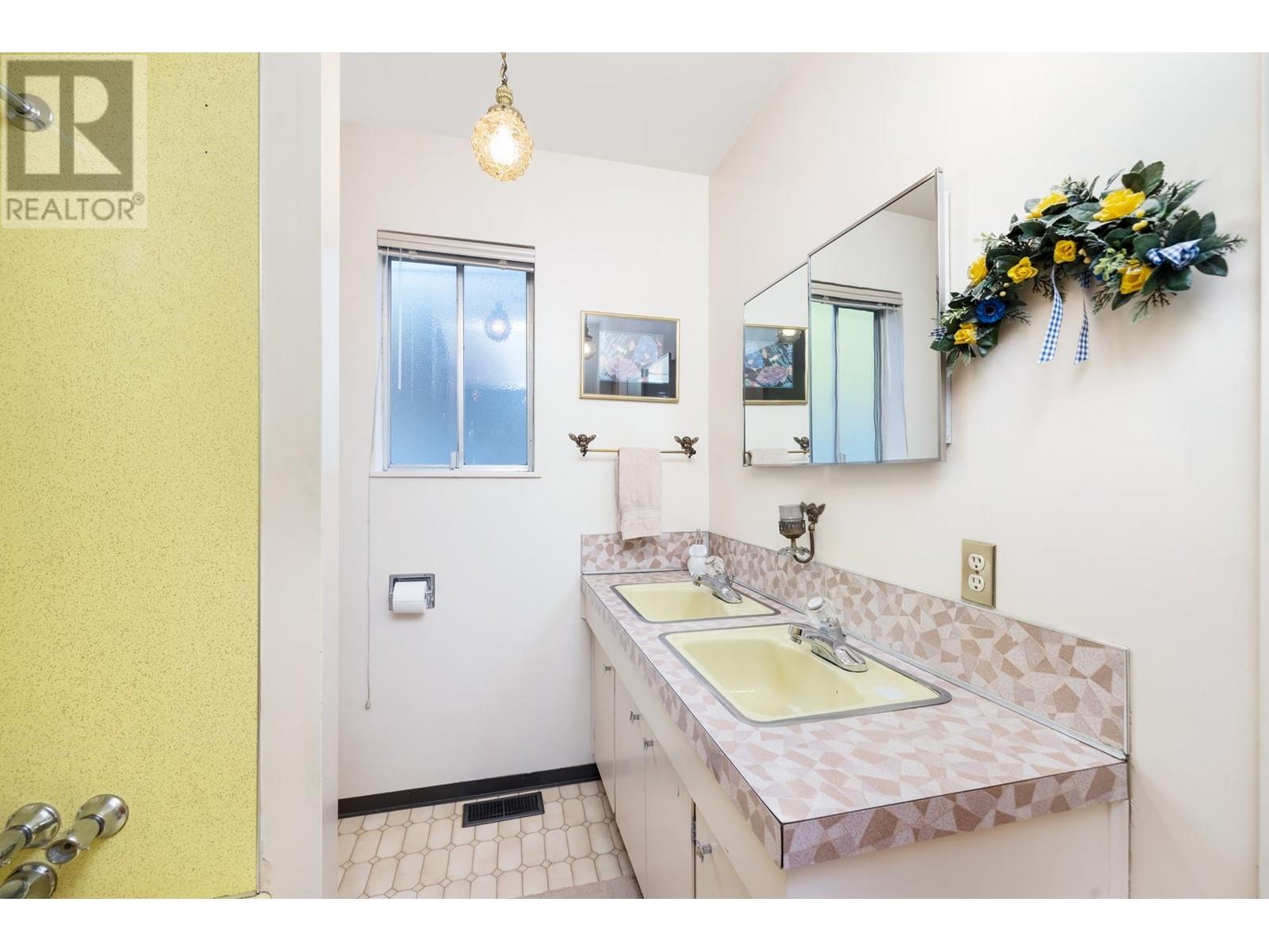 4405 Glencanyon Drive, North Vancouver, British Columbia  V7N 4B4 - Photo 12 - R2992221