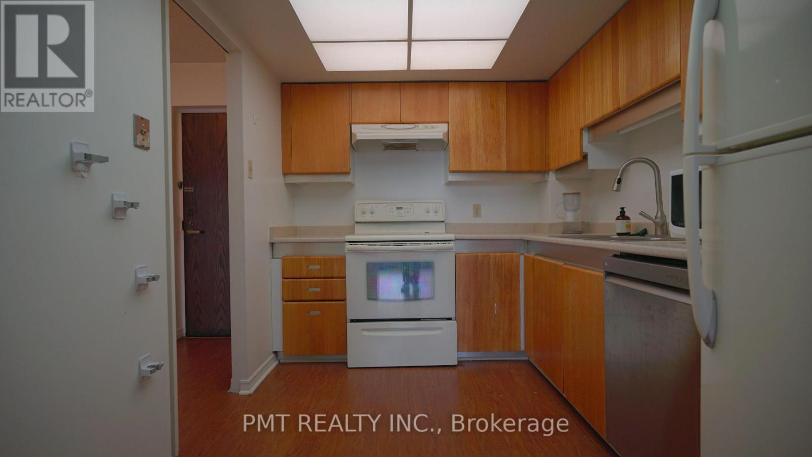3107 - 65 Harbour Square, Toronto, Ontario  M5J 2L4 - Photo 2 - C12096287