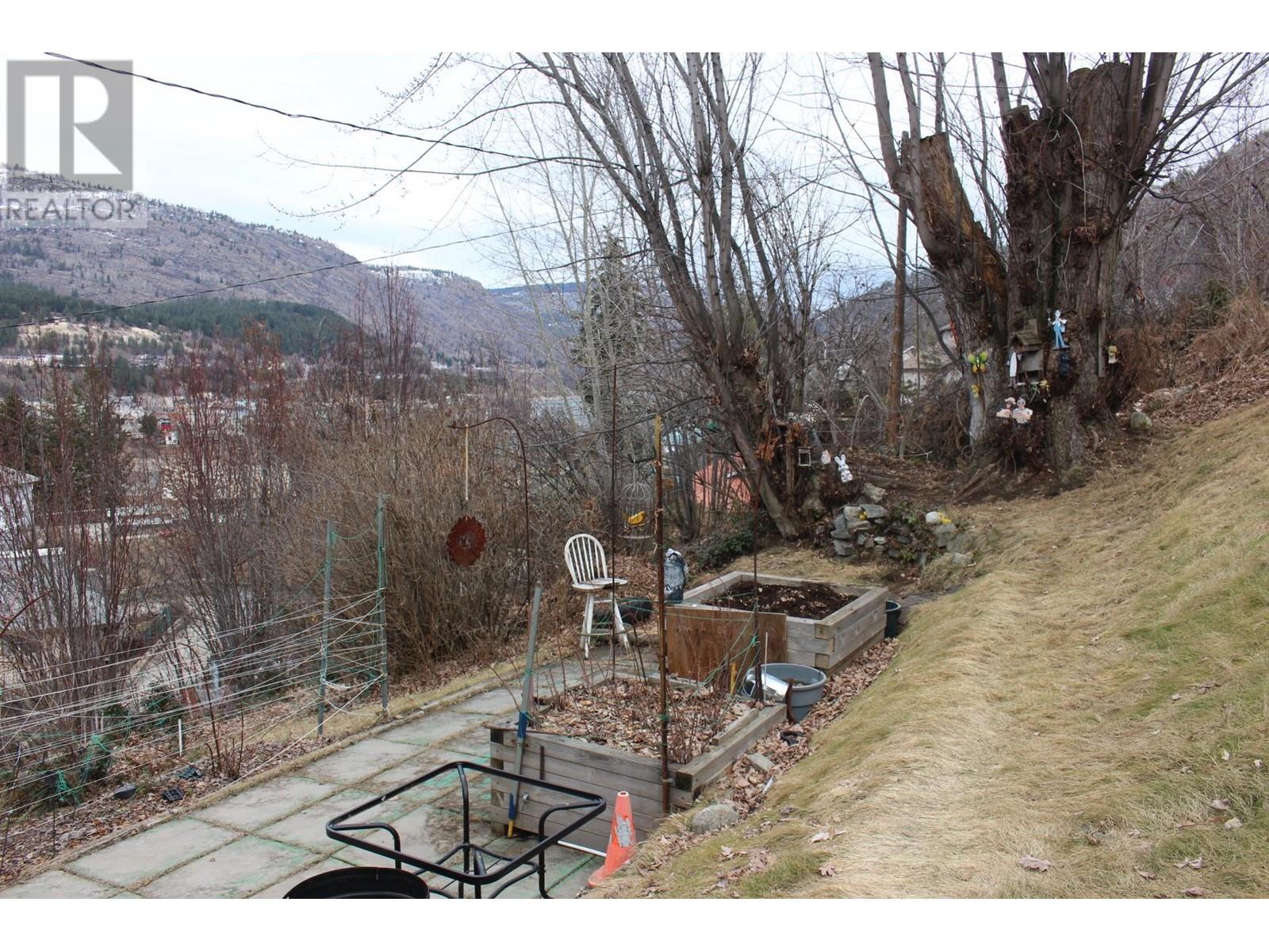 Property at 1456 Ash Street image 3