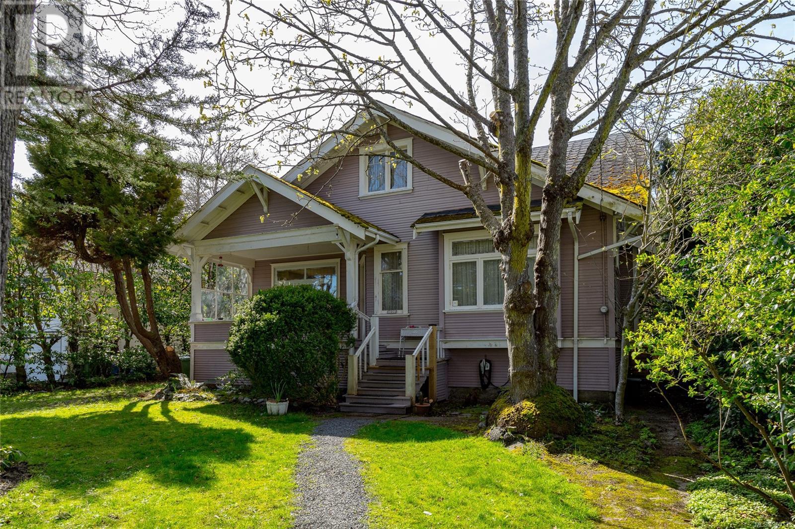 Property at 1070 St. David St image 2
