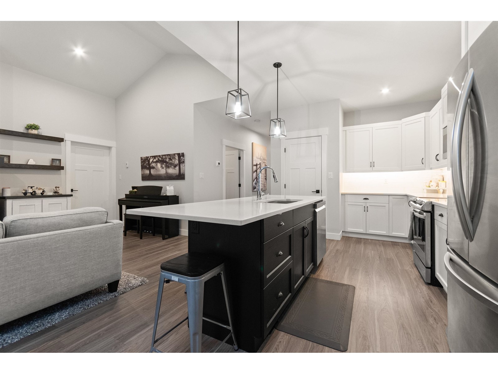 Property at 65561 SKYLARK LANE image 3