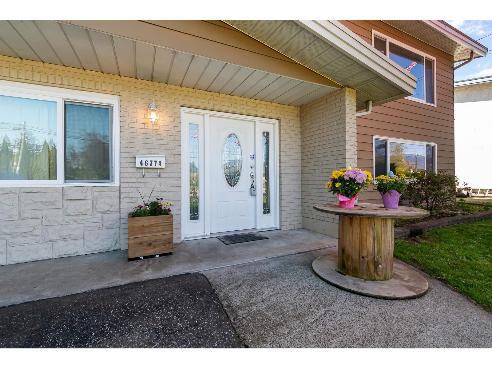 46774 First Avenue, Chilliwack Proper East, Chilliwack, British Columbia  V2P 1X7 - Photo 2 - R2992112