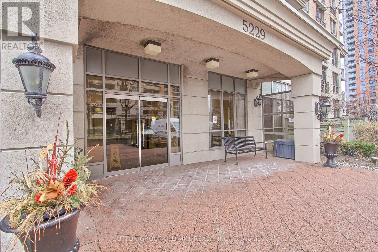 1603 - 5229 Dundas Street W, Toronto (Islington-City Centre West), Ontario  M9B 6L9 - Photo 3 - W12096311