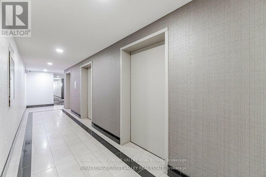207 - 511 The West Mall, Toronto (Etobicoke West Mall), Ontario  M9C 1G5 - Photo 3 - W12096319
