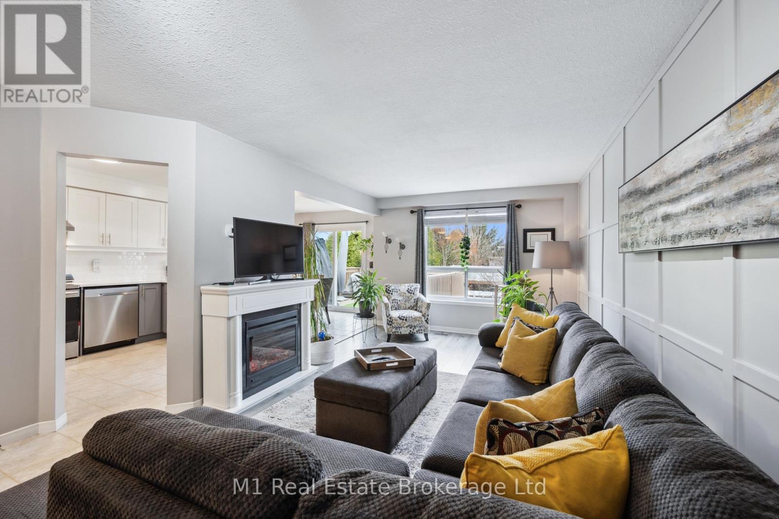 80 Doyle Drive, Guelph, Ontario  N1G 5B9 - Photo 11 - X12094757