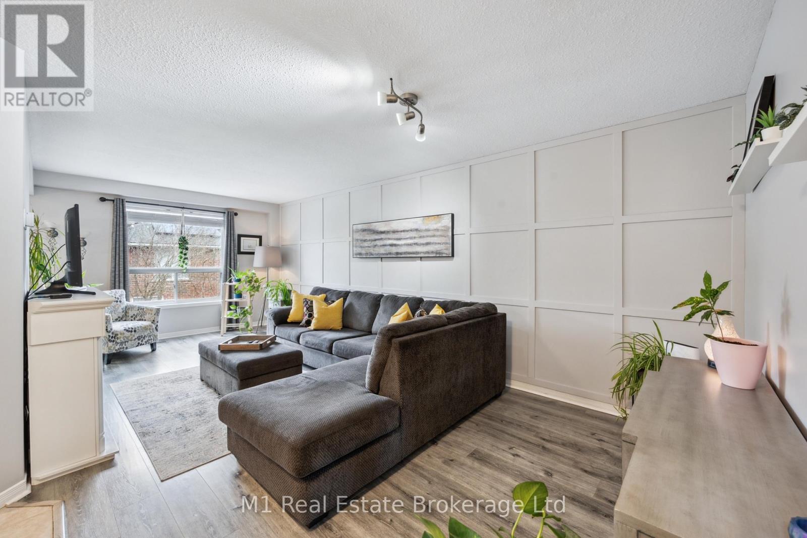 80 Doyle Drive, Guelph, Ontario  N1G 5B9 - Photo 10 - X12094757