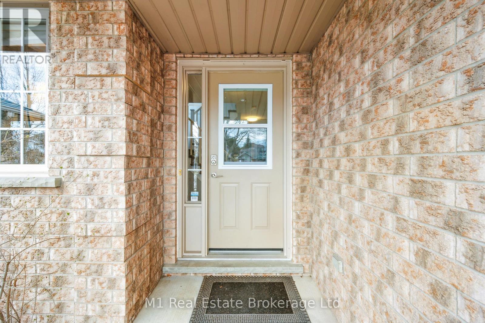 80 Doyle Drive, Guelph, Ontario  N1G 5B9 - Photo 6 - X12094757