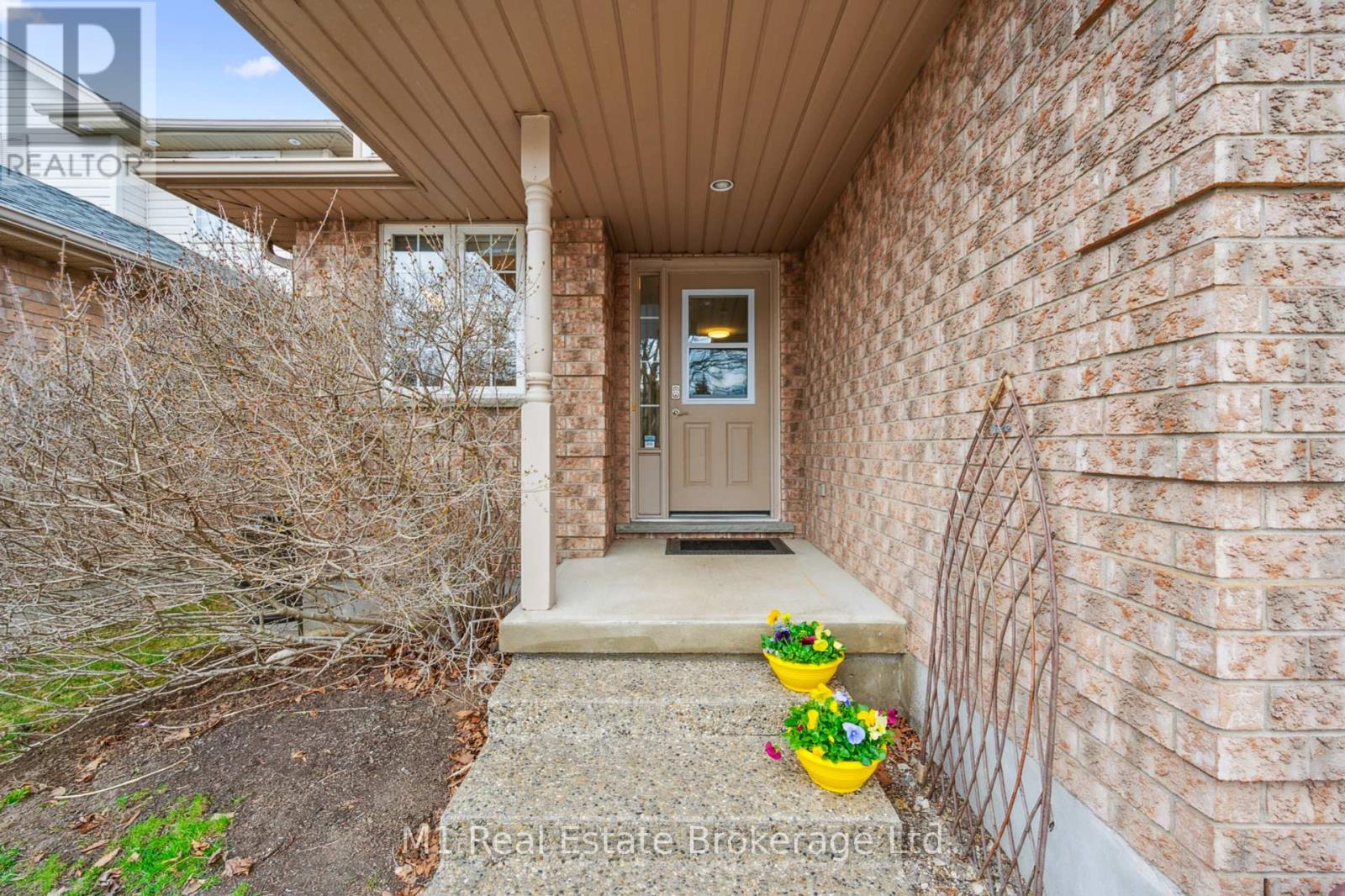 80 Doyle Drive, Guelph, Ontario  N1G 5B9 - Photo 5 - X12094757