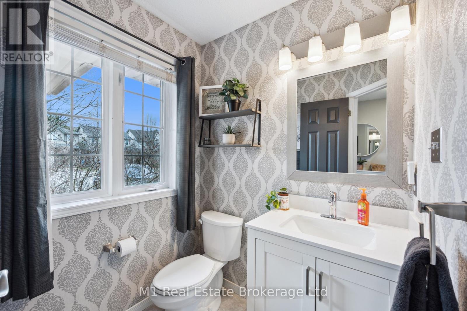 80 Doyle Drive, Guelph, Ontario  N1G 5B9 - Photo 8 - X12094757