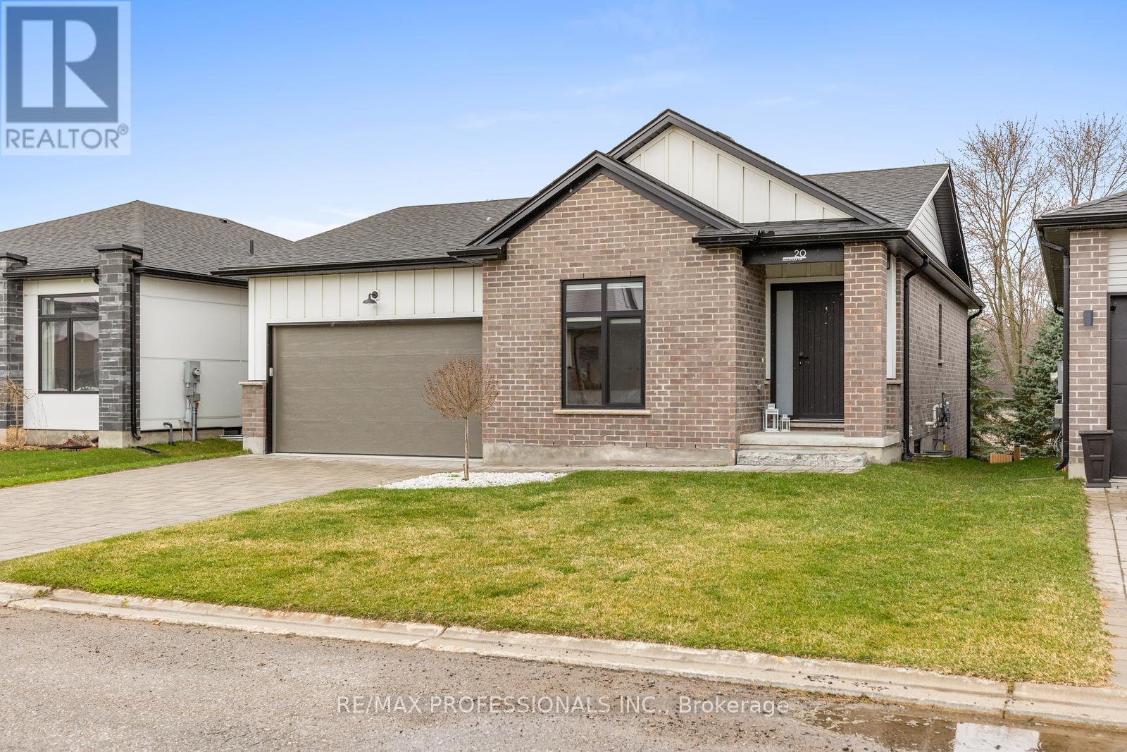 Property at 20 ALEXANDER CIRCLE image 2
