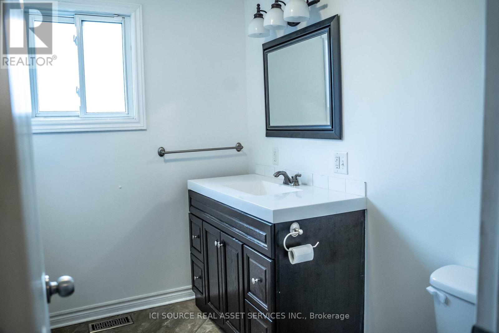 334 Fairfield Avenue, Hamilton, Ontario  L8H 5H8 - Photo 10 - X12096362
