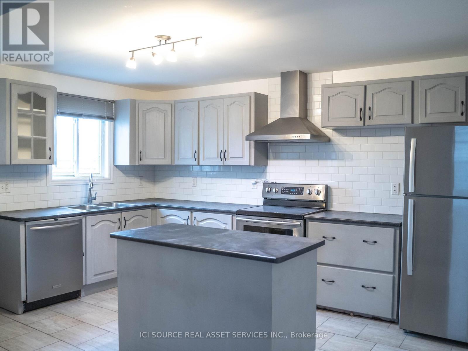 334 Fairfield Avenue, Hamilton, Ontario  L8H 5H8 - Photo 8 - X12096362