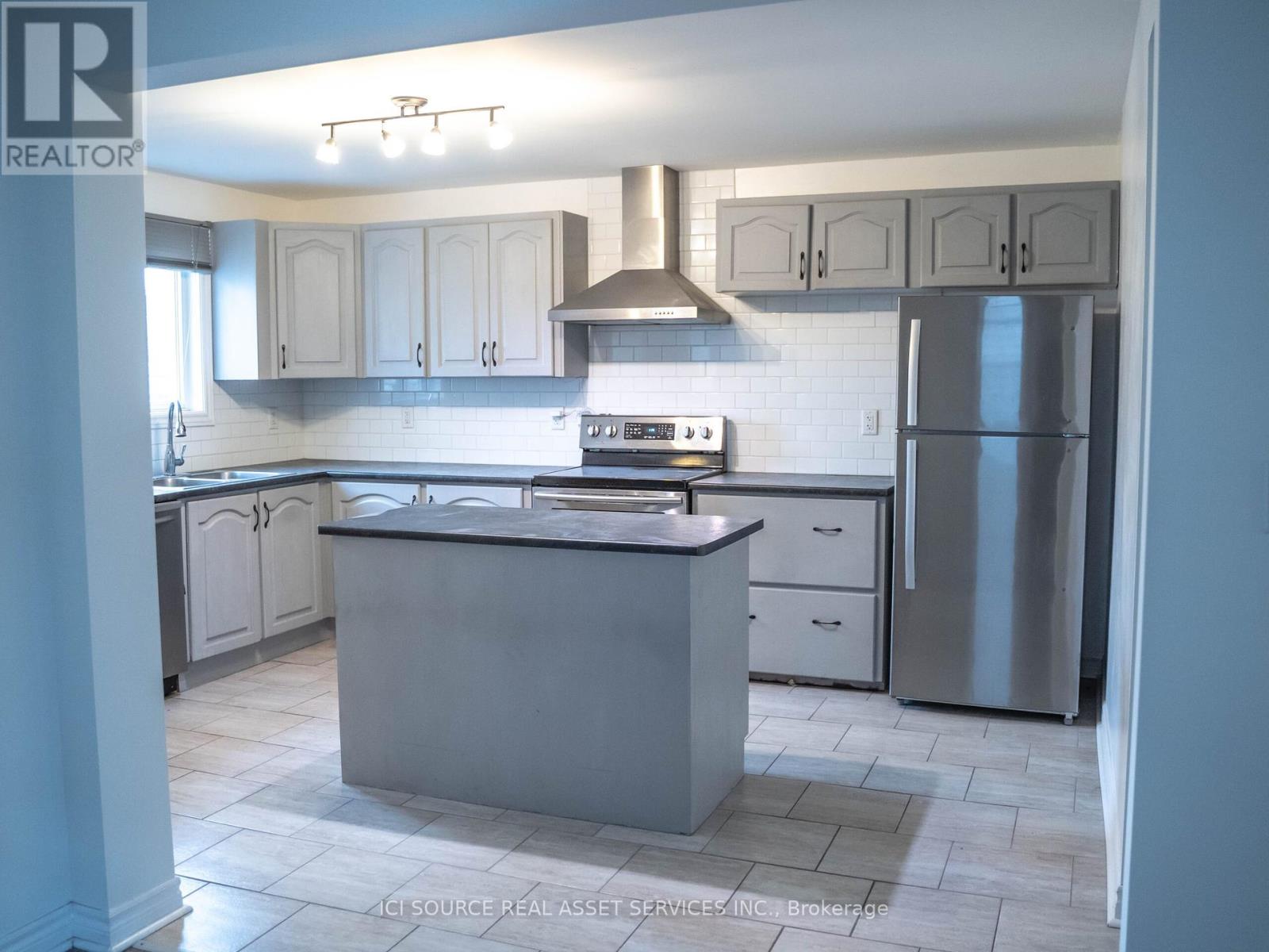 334 Fairfield Avenue, Hamilton, Ontario  L8H 5H8 - Photo 9 - X12096362