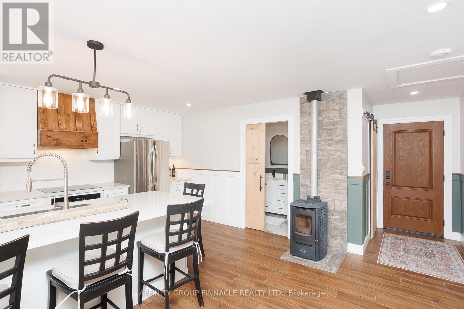 6 Queen Street, Kawartha Lakes, Ontario K0M 1K0 - Photo 4 - X12096133
