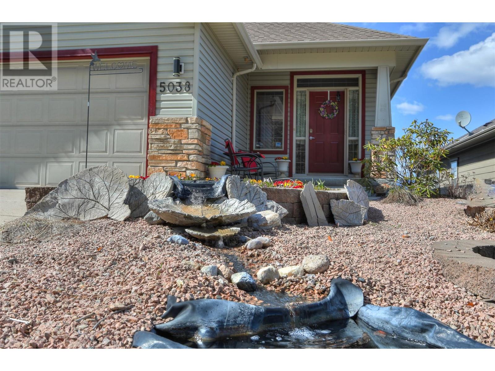 5038 South Ridge Drive, Kelowna, British Columbia  V1W 4W5 - Photo 2 - 10340912