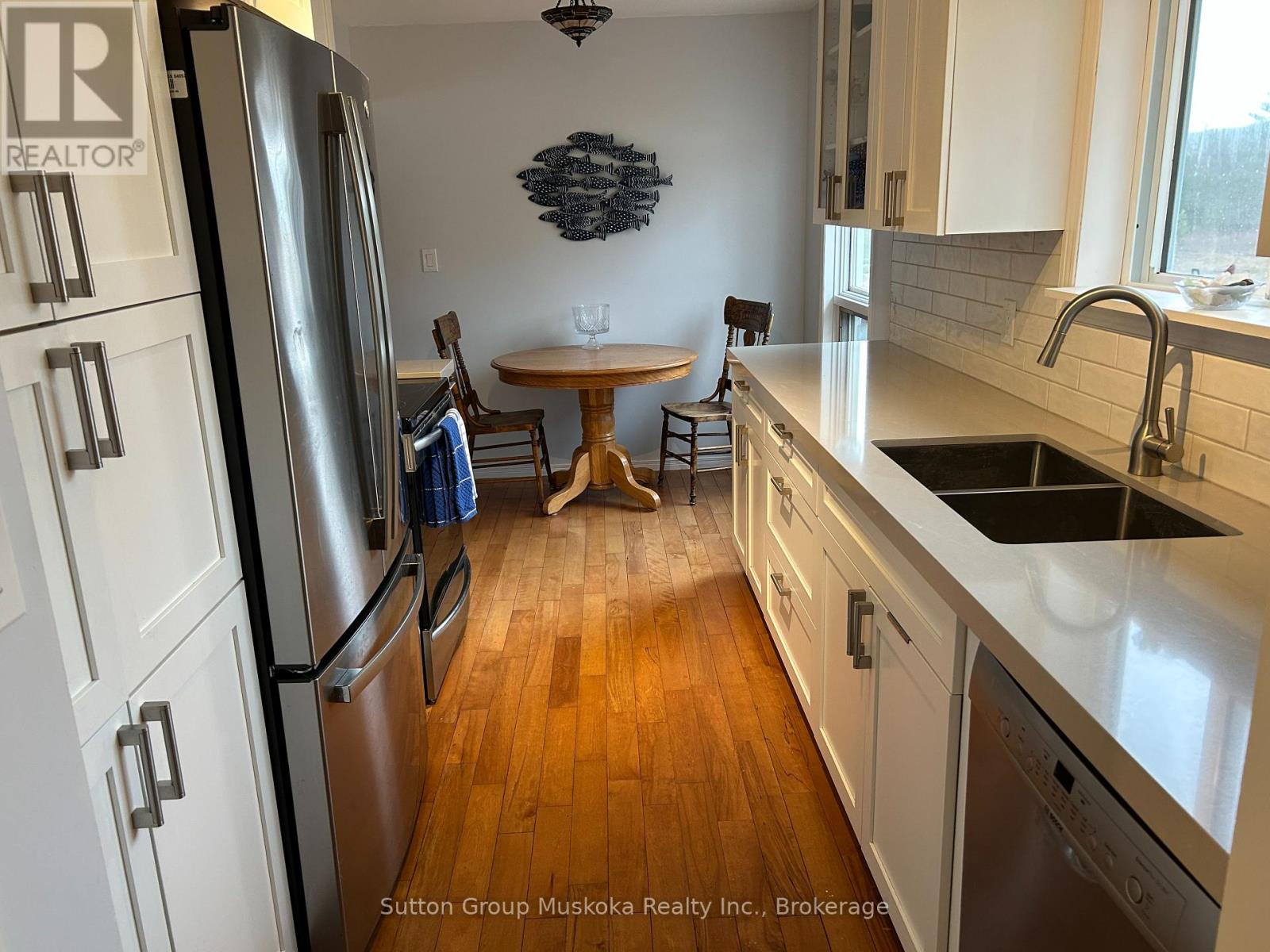 41 Pond Crescent, Huntsville, Ontario  P0A 1R0 - Photo 3 - X12096403