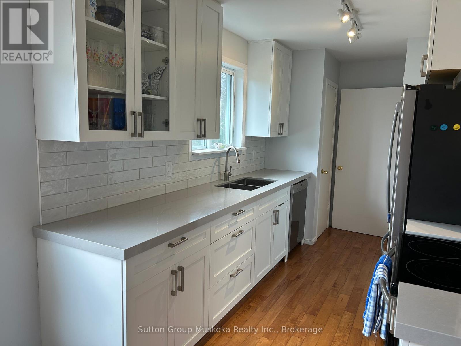 41 Pond Crescent, Huntsville, Ontario  P0A 1R0 - Photo 4 - X12096403