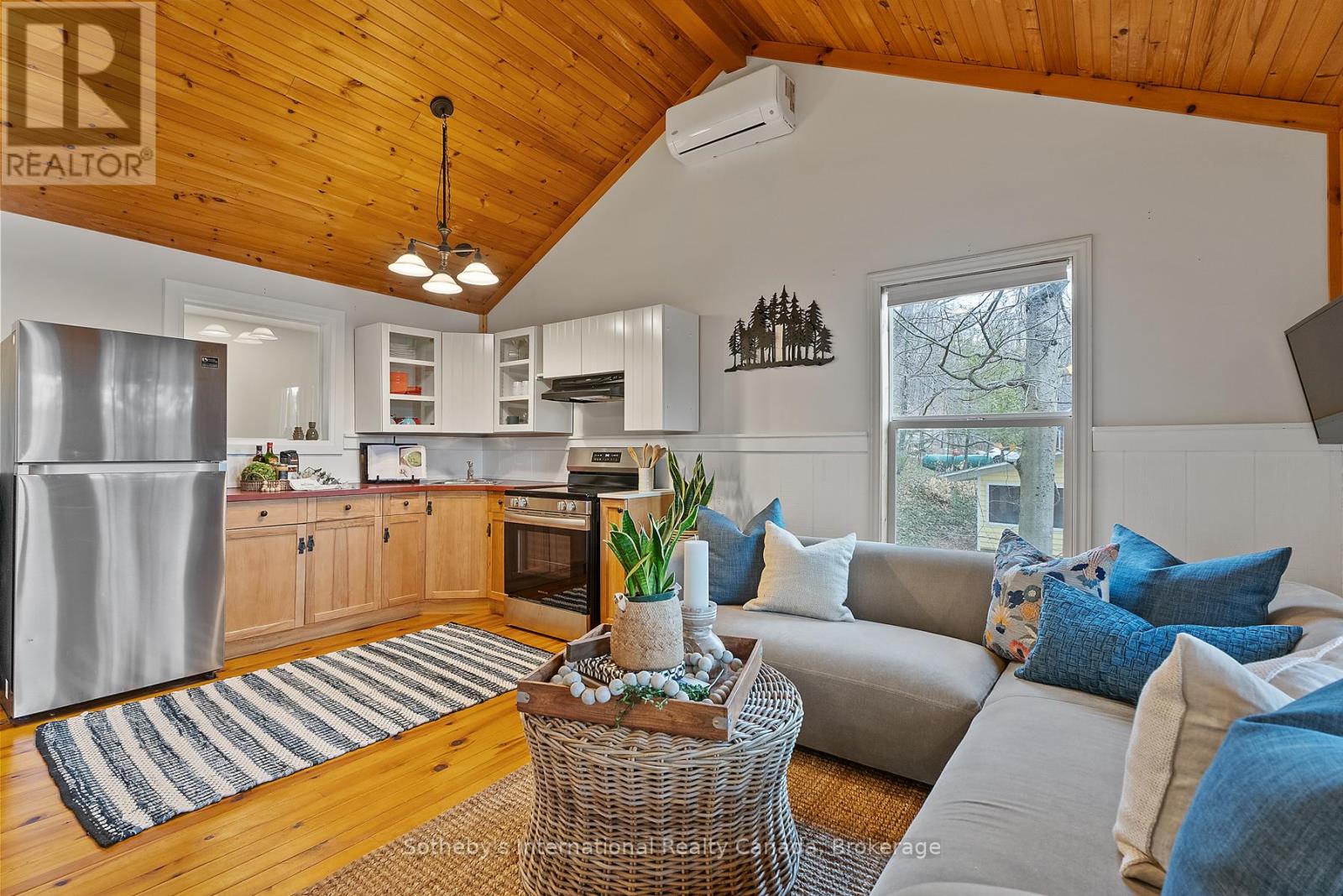 1048 Longline Lake Road, Lake Of Bays, Ontario  P0B 1A0 - Photo 11 - X12096410