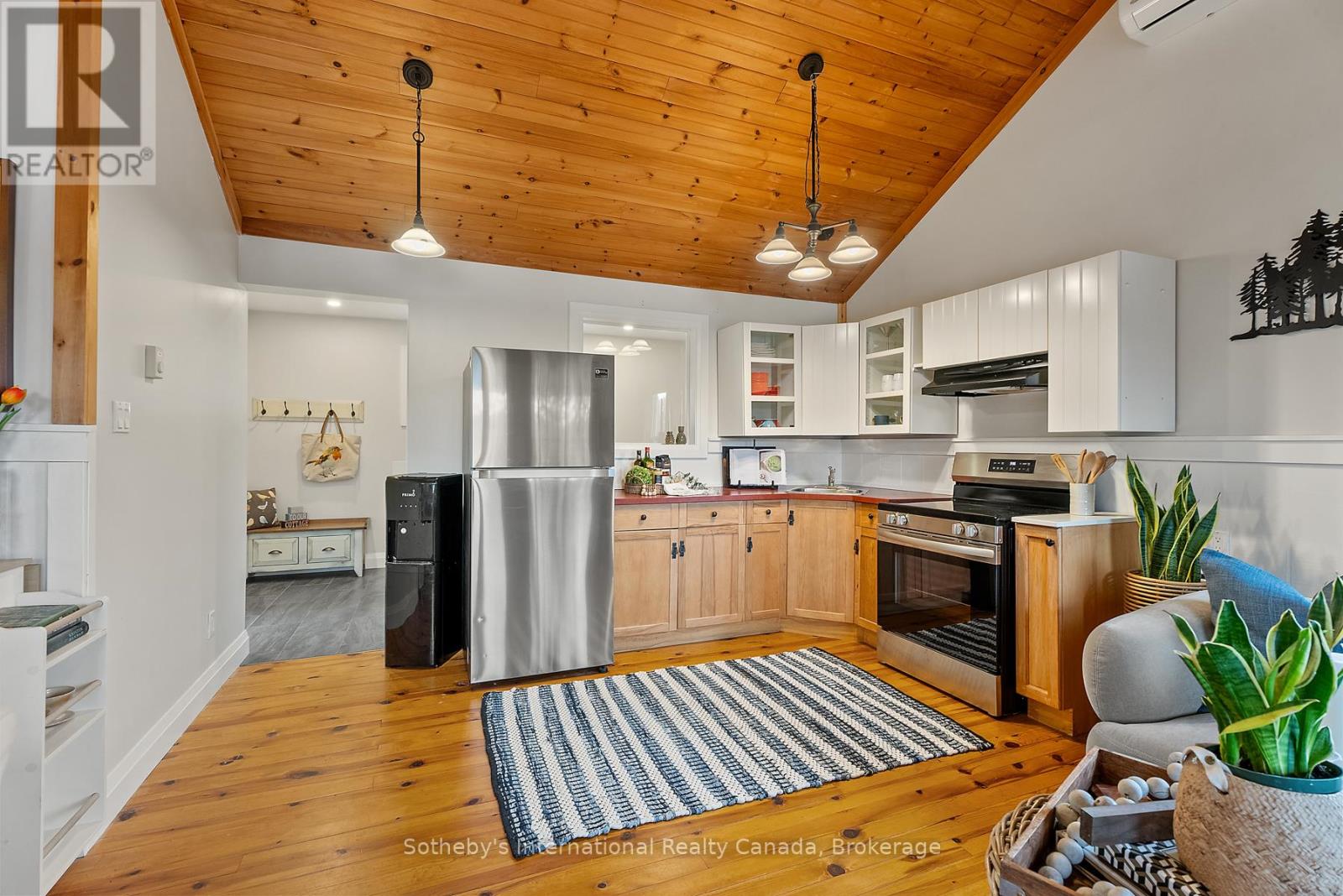 1048 Longline Lake Road, Lake Of Bays, Ontario  P0B 1A0 - Photo 15 - X12096410