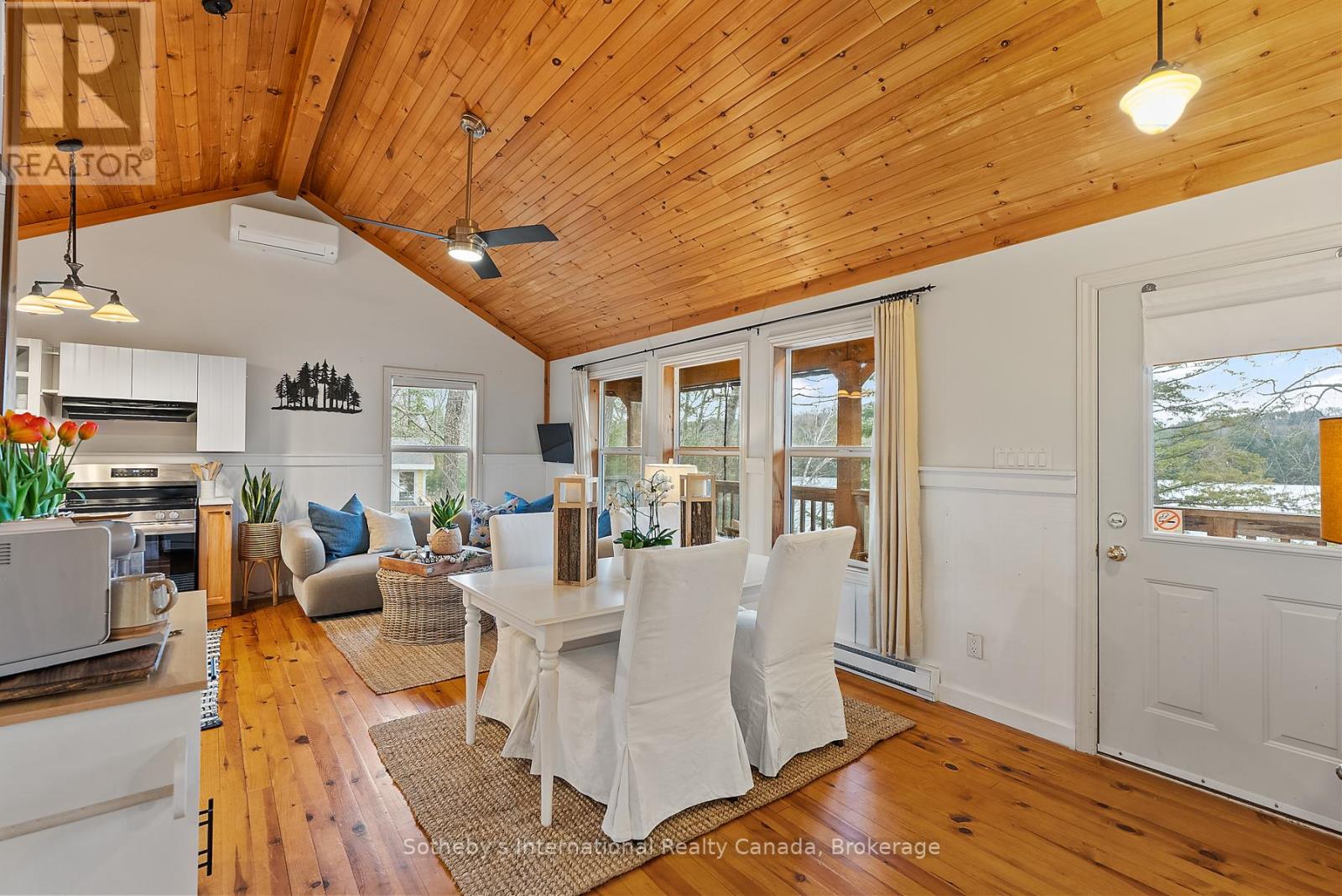 1048 Longline Lake Road, Lake Of Bays, Ontario  P0B 1A0 - Photo 18 - X12096410