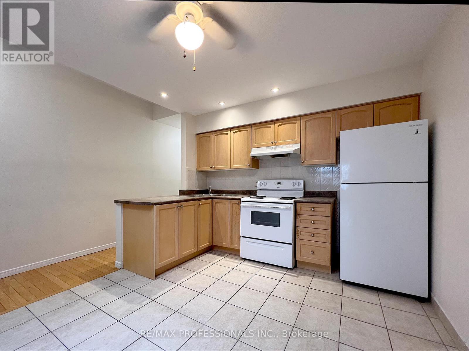 UPPER - 385 DUNDAS STREET E, Toronto, Ontario
