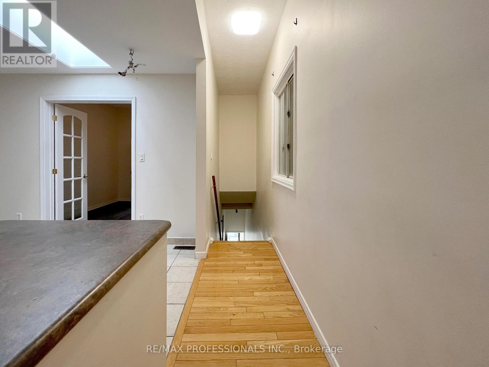 Upper - 385 Dundas Street E, Toronto, Ontario  M5A 2A6 - Photo 15 - C12096440