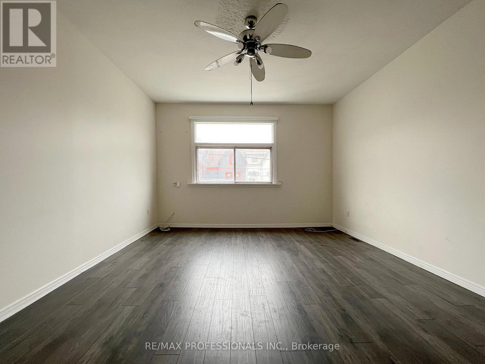 Upper - 385 Dundas Street E, Toronto, Ontario  M5A 2A6 - Photo 16 - C12096440