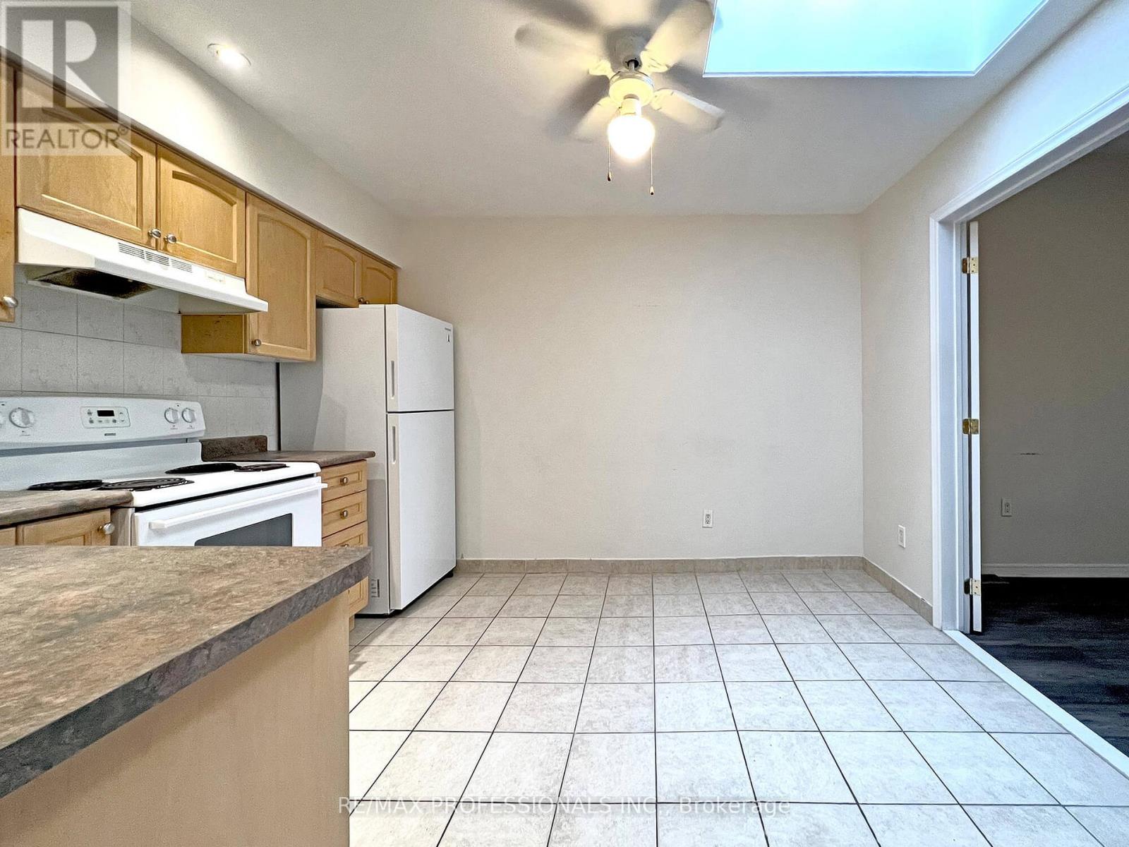 Upper - 385 Dundas Street E, Toronto, Ontario  M5A 2A6 - Photo 2 - C12096440