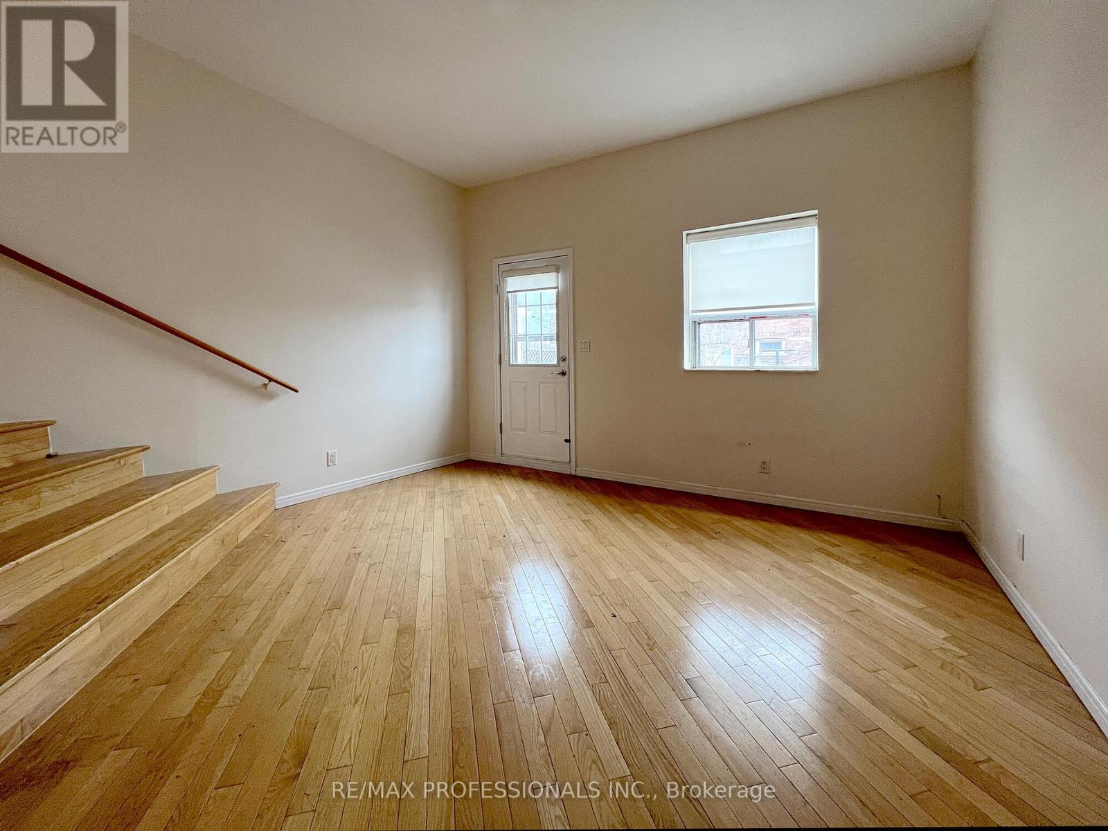 Upper - 385 Dundas Street E, Toronto, Ontario  M5A 2A6 - Photo 4 - C12096440