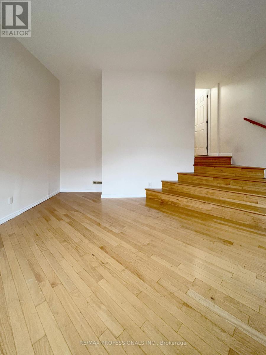 Upper - 385 Dundas Street E, Toronto, Ontario  M5A 2A6 - Photo 8 - C12096440