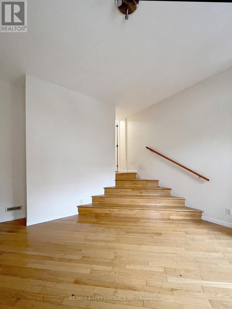 Upper - 385 Dundas Street E, Toronto, Ontario  M5A 2A6 - Photo 9 - C12096440