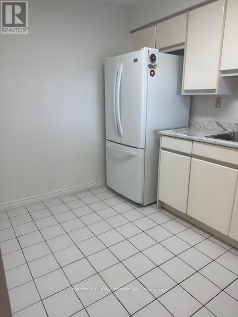 1006 - 7300 YONGE STREET Vaughan (Crestwood-Springfarm-Yorkhill), ON L4J 7Y5