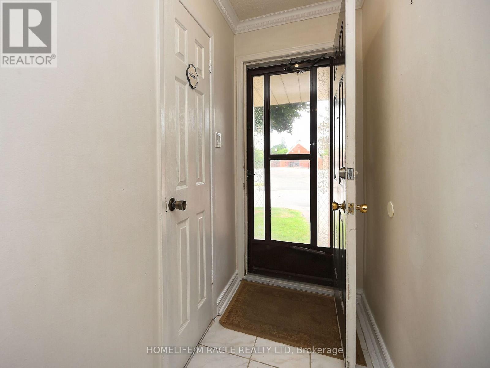 Property at 119 - 120 COLLINS CRESCENT W image 5