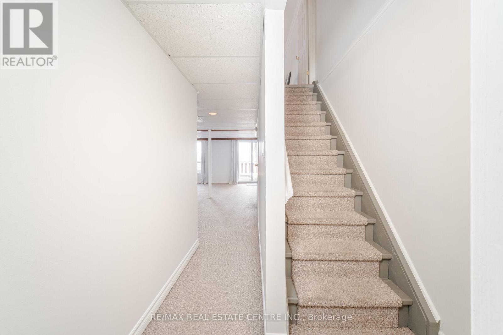 33 Dawson Crescent, Brampton, Ontario  L6V 3M5 - Photo 10 - W12096408