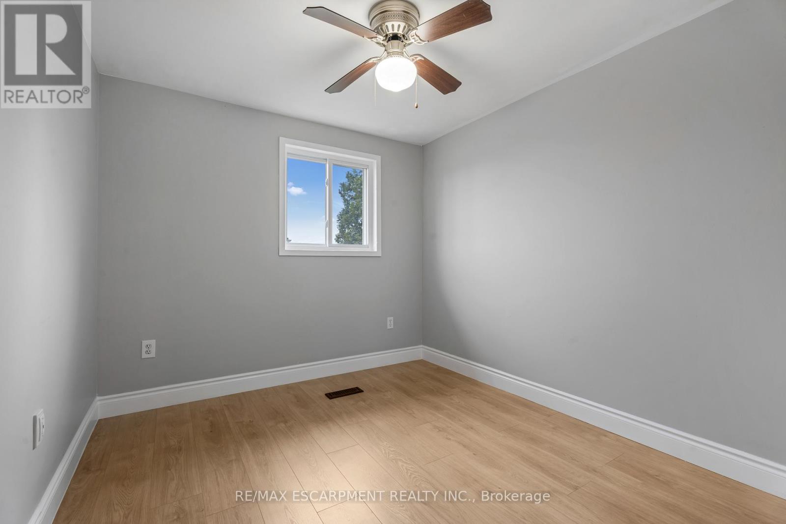 33 - 1350 Limeridge Road E, Hamilton (Trenholme), Ontario  L8W 1L6 - Photo 13 - X12096426