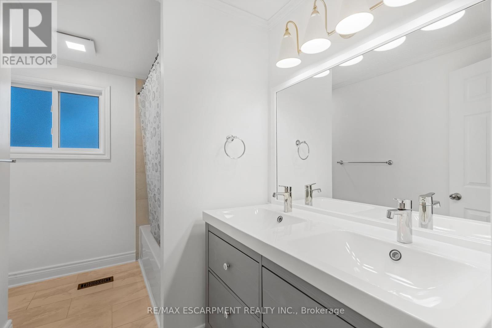 33 - 1350 Limeridge Road E, Hamilton (Trenholme), Ontario  L8W 1L6 - Photo 19 - X12096426
