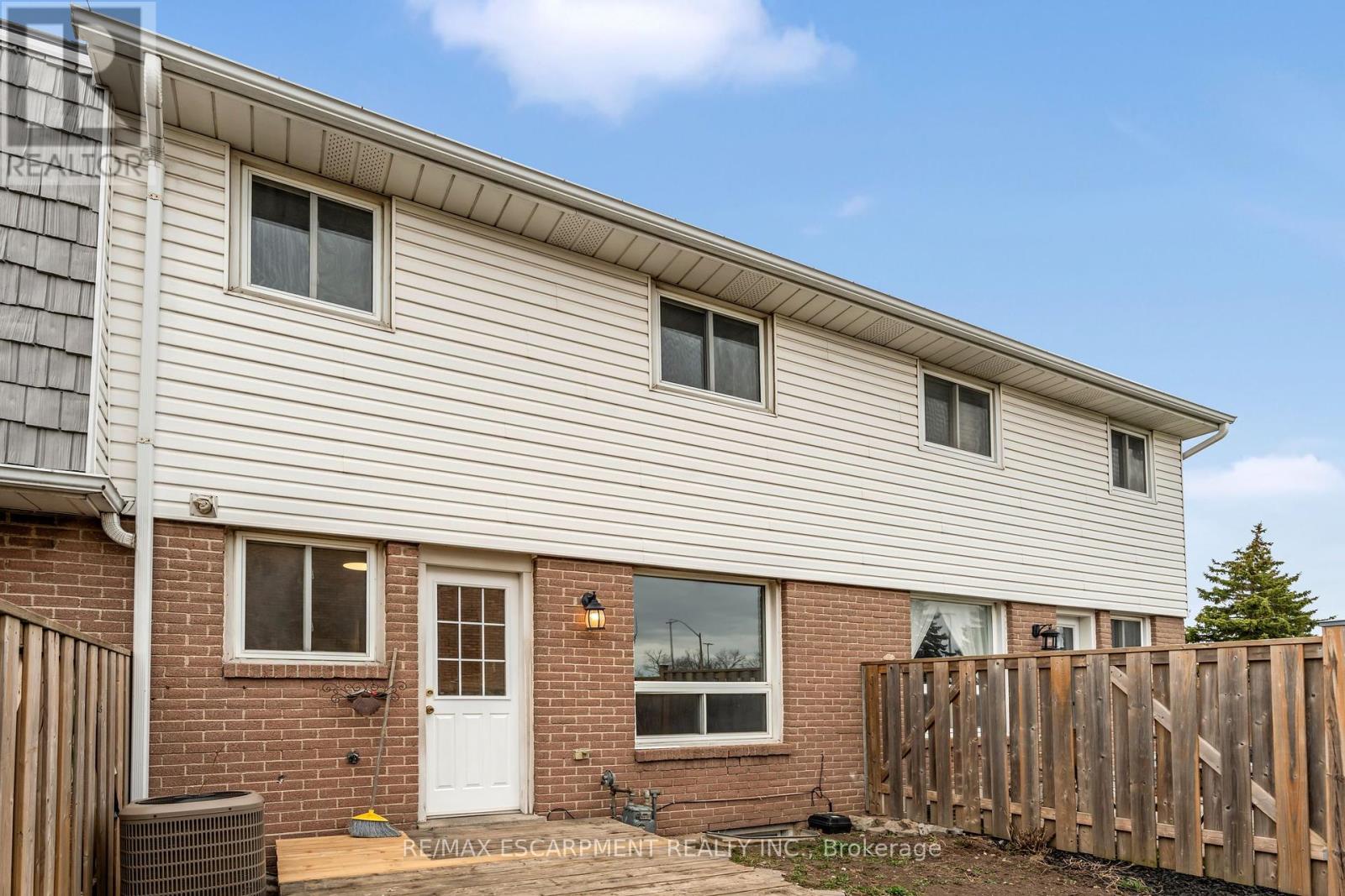 33 - 1350 Limeridge Road E, Hamilton (Trenholme), Ontario  L8W 1L6 - Photo 29 - X12096426