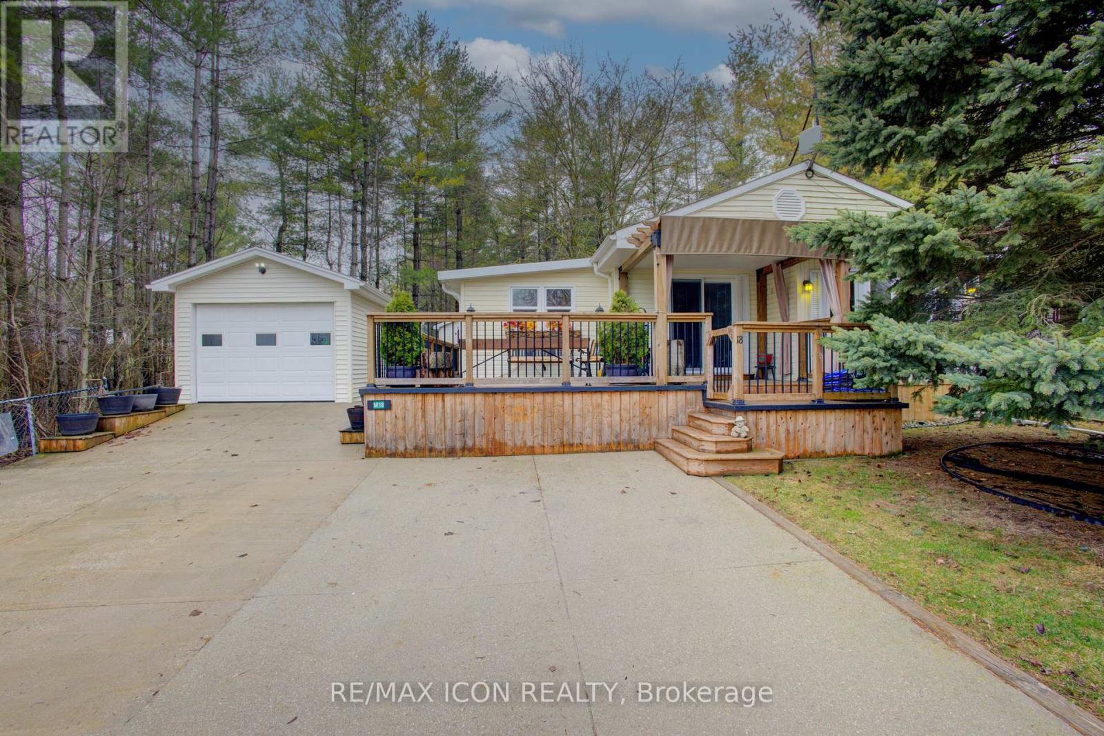 18 Maple, Wellington North, Ontario  N0G 2L0 - Photo 1 - X12096456