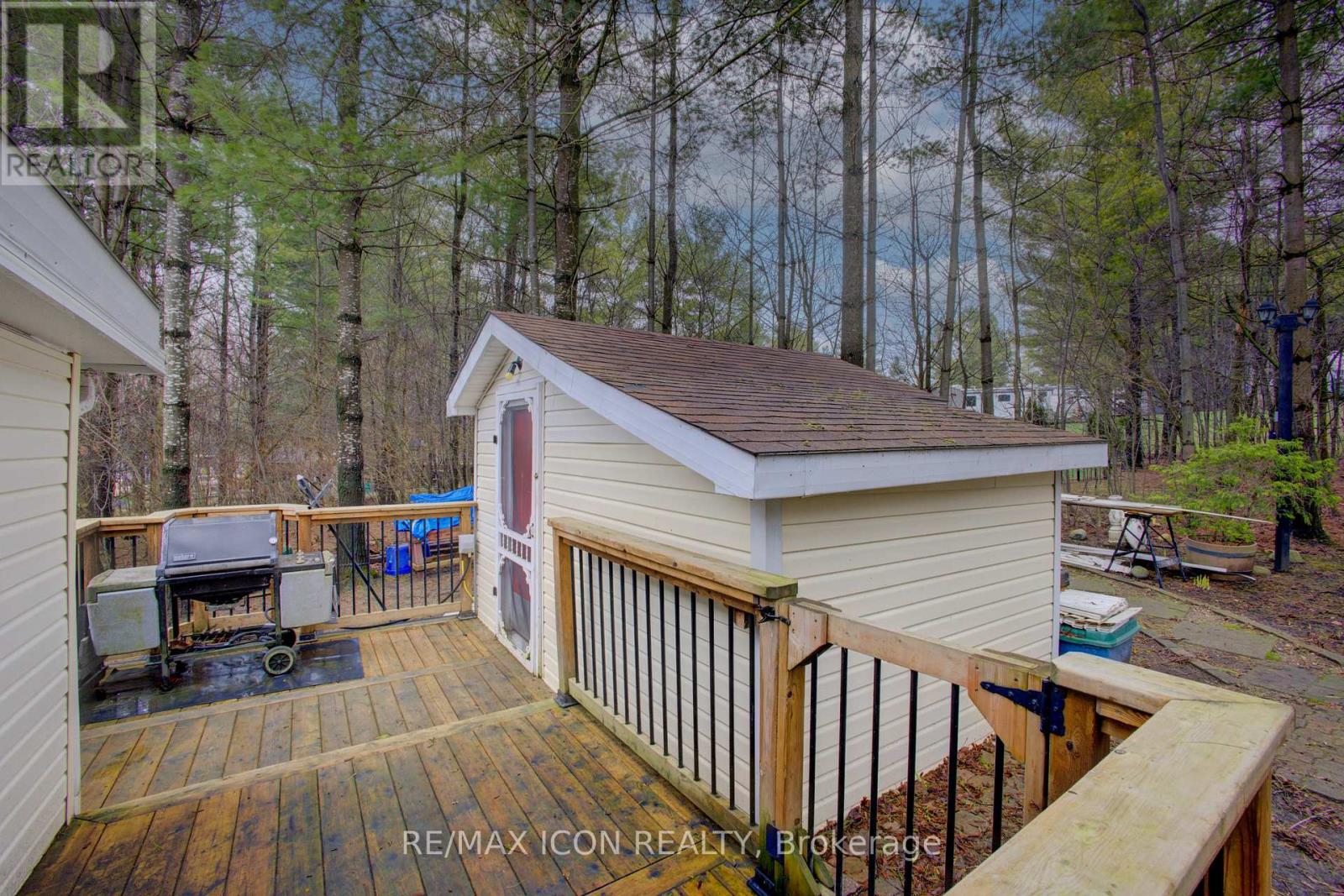 18 Maple, Wellington North, Ontario  N0G 2L0 - Photo 37 - X12096456