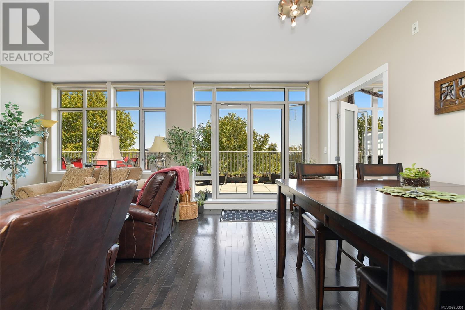 Property at 508 999 Burdett Ave image 2