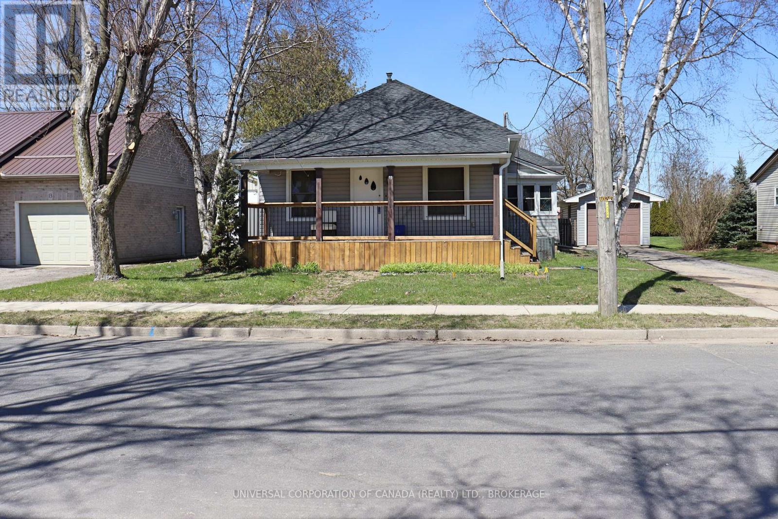 11 Forest Street W
