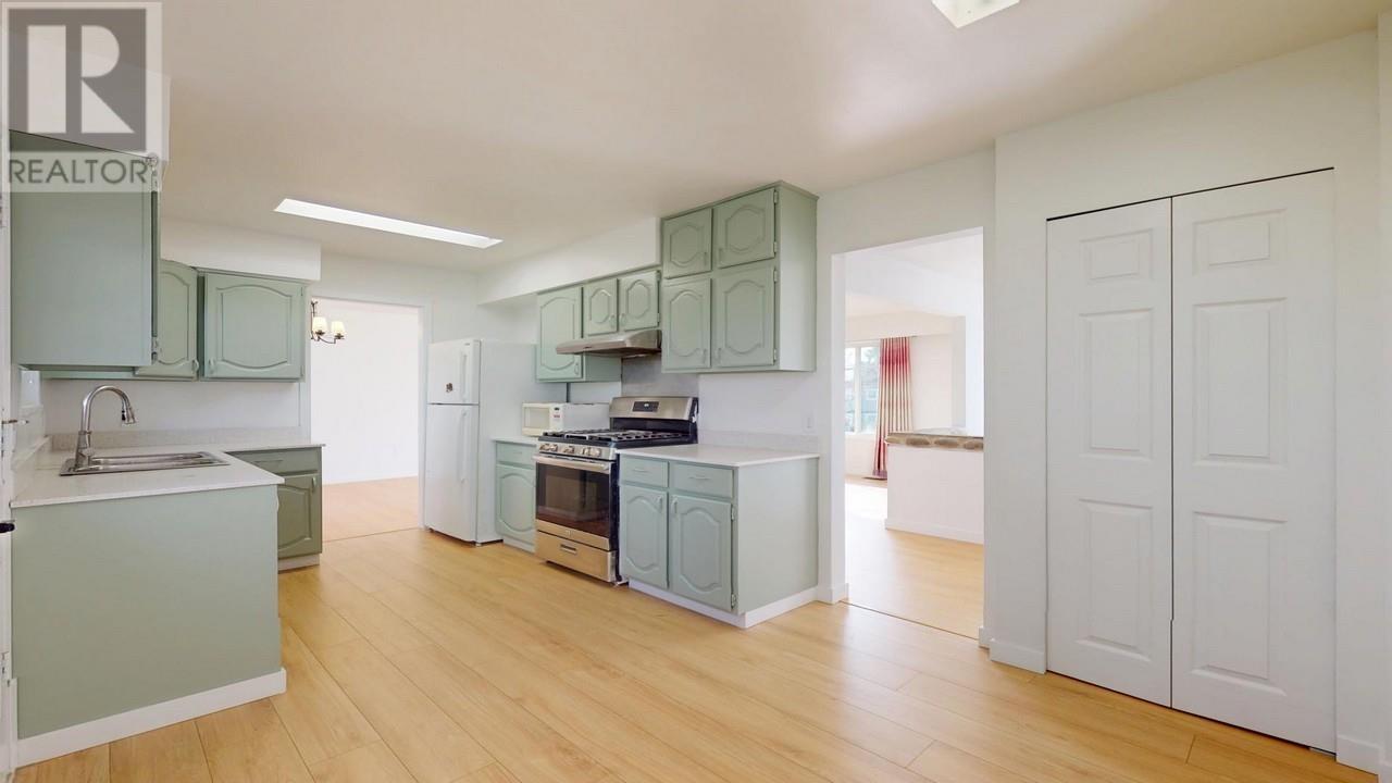 2110 Jordan Drive, Burnaby, British Columbia  V5B 4E8 - Photo 12 - R2991852