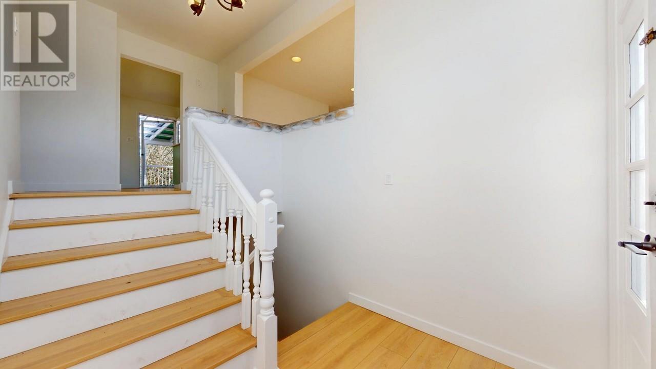 2110 Jordan Drive, Burnaby, British Columbia  V5B 4E8 - Photo 9 - R2991852