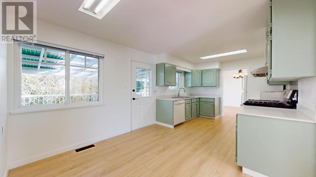 2110 Jordan Drive, Burnaby, British Columbia  V5B 4E8 - Photo 11 - R2991852