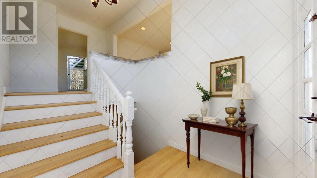 2110 Jordan Drive, Burnaby, British Columbia  V5B 4E8 - Photo 8 - R2991852