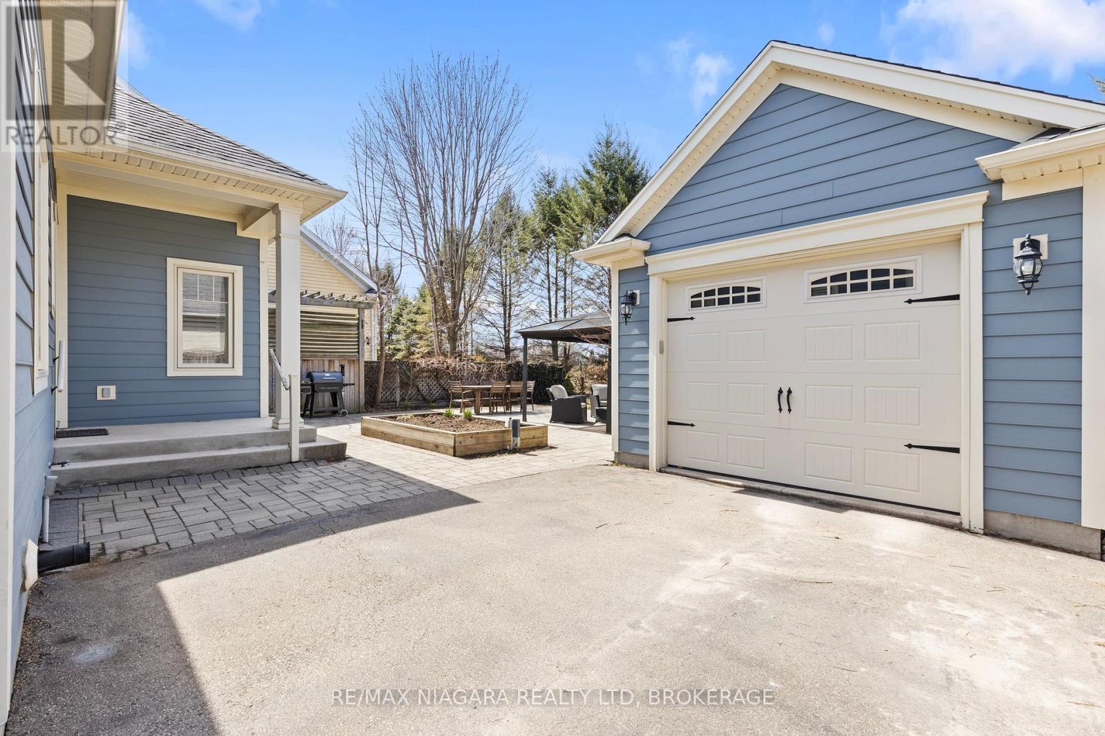 Property at 56 PINOT TRAIL image 2