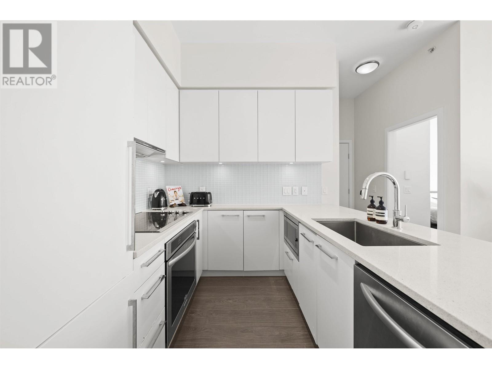 601 668 COLUMBIA STREET, new westminster, British Columbia V3M1A9