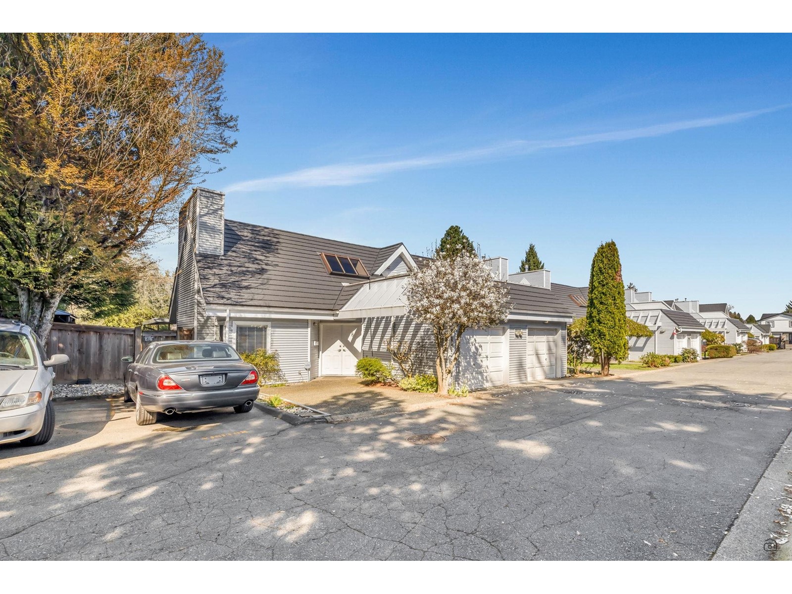 8 9785 152B STREET, surrey, British Columbia