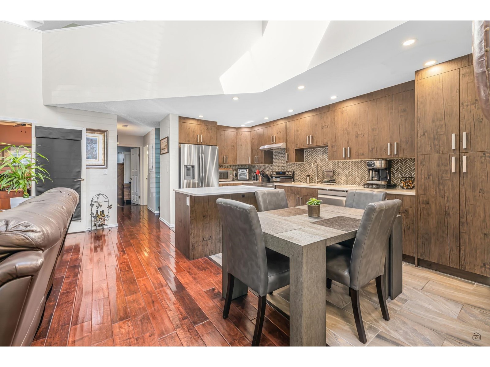 8 9785 152b Street, Surrey, British Columbia  V3R 9W2 - Photo 2 - R2990698