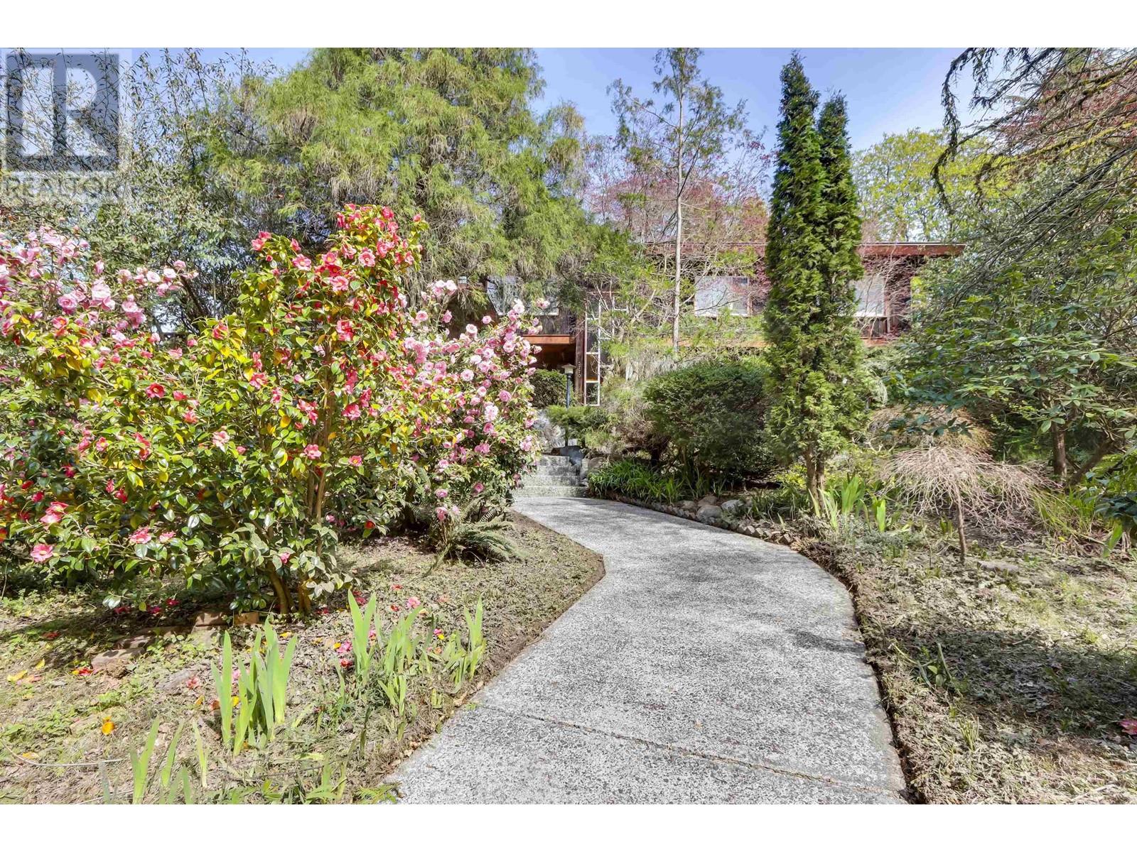 Property at 3770 CEDAR CRESCENT image 2